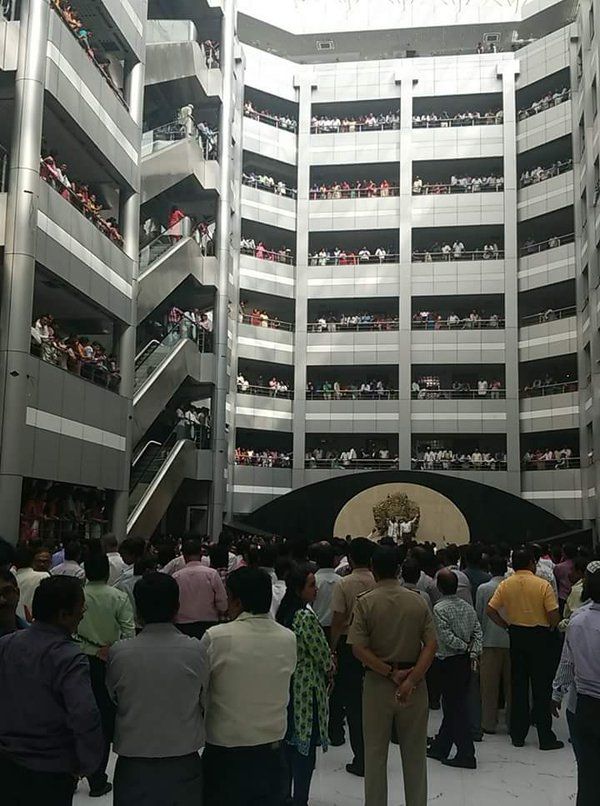 Employees at Mantralaya protest assault by MLA, go on a flash strike 1