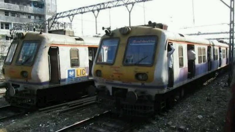 Western Railway trains running late due to signal failure at Andheri