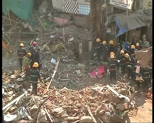 3 storey building collapses in Kamathipura