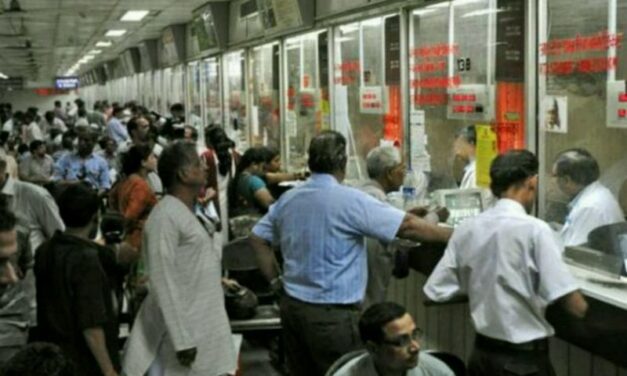 Andheri RPF arrests paanwalas, mithaiwalas for selling e-tickets