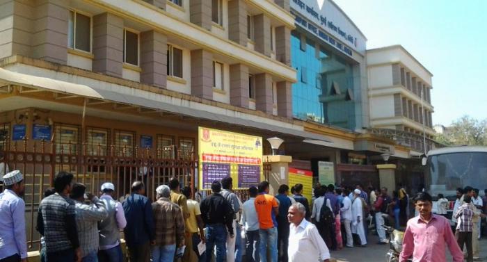 Andheri RTO server crash leaves hundreds of license applicants in the lurch