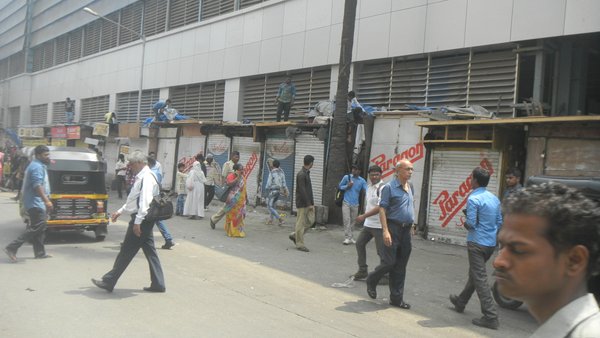 Andheri shopkeepers foil BMC's surprize demolition drive 2