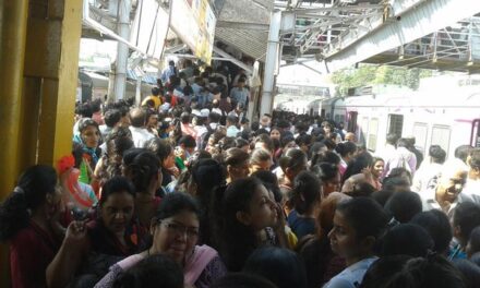 Technical snag between Kandivali and Borivali stations stalls all slow trains on Western line