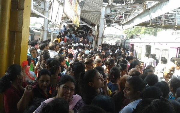 Technical snag between Kandivali and Borivali stations stalls all slow trains on Western line