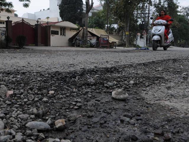 BMC inspects 34 roads, finds irregularities in all of them 4