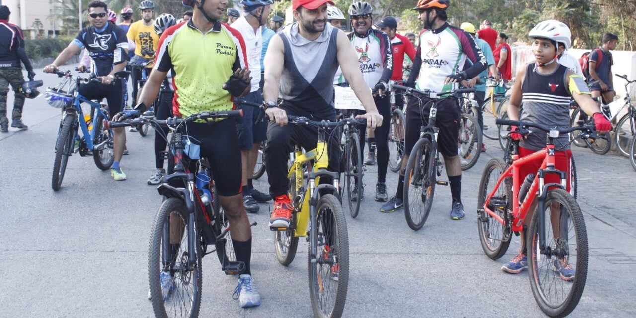 Cyclists of city gather to spread message about water conservation