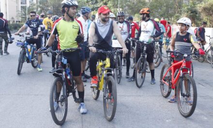Cyclists of city gather to spread message about water conservation