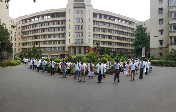 Day 3: Patients on God’s mercy as 400 JJ Hospital doctors continue strike