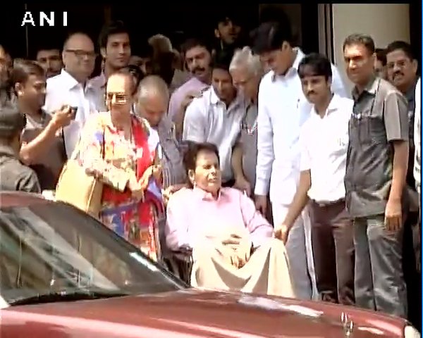 Dilip Kumar may get discharged from Lilavati Hospital today 4