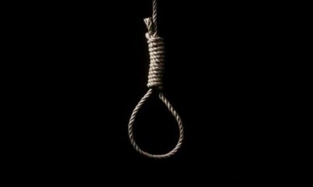 Driver commits suicide by hanging himself in school bus in Malad