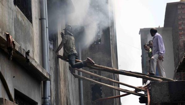 Fire breaks out in a residential building in Lokhandwala