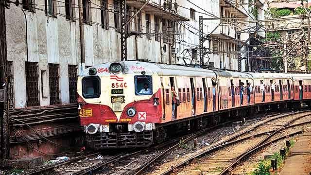 From today, Harbour line trains are  running on 25,000 volts AC traction