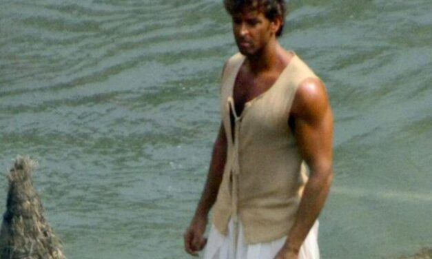 Hrithik gets into an argument with a photojournalist, confiscates his camera