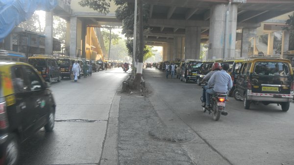 Illegal taxi stand encroach upon road outside Wadala railway station