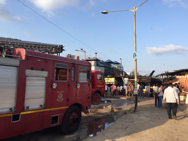 In Pictures: Fire breaks out at Juhu beach, 10 food stalls destroyed 3