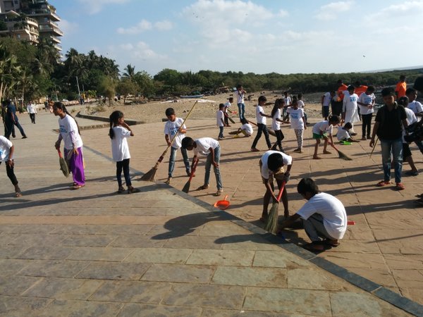 In Pictures: Kids participating in the Clean India campaign at Bandra