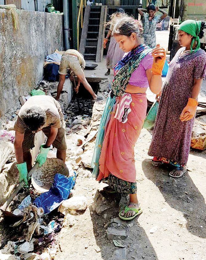 Marathwada farmers take up menial jobs in the city to earn a living 3