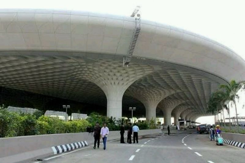Mumbai airport staff held for helping man smuggle gold worth Rs 59 lakh