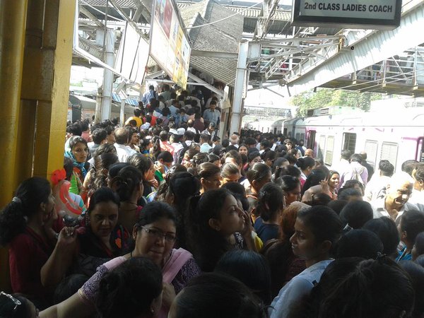 Technical snag between Kandivali and Borivali stations stalls all slow trains on Western line