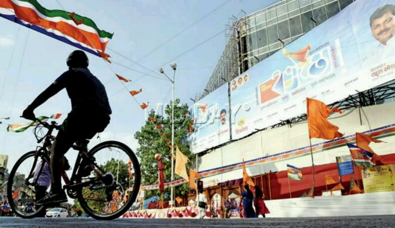Shiv Sena, MNS battle it out to install illegal hoardings on Gudi Padwa
