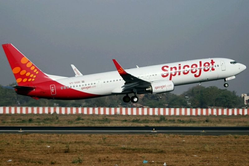 Spicejet sacks pilot who locked air hostess in the cockpit with him 4
