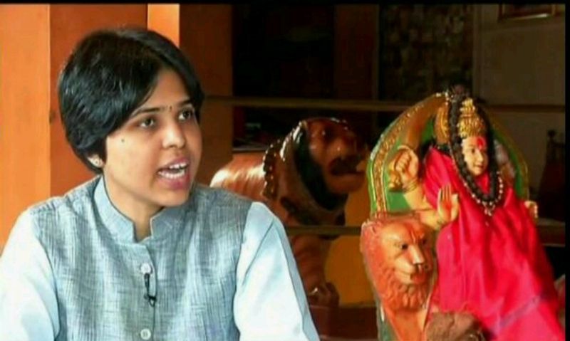 Wear a saree if you want to enter Mahalaxmi temple, cop ask woman activist Trupti Desai