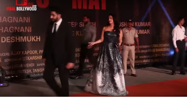 Video: Abhishek walks off red carpet as Aishwarya poses for shutterbugs