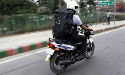 Amazon delivery boy helps trap corrupt traffic policeman