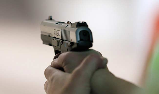 Andheri goon shoots his neighbour and flees