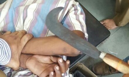 Armed druggie tries boarding ladies coach, gets detained by commuters