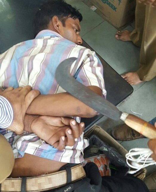 Armed druggie tries boarding ladies coach, gets detained by commuters