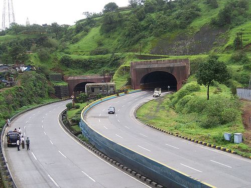 Mumbai-Pune expressway toll booths to now collect speeding fines