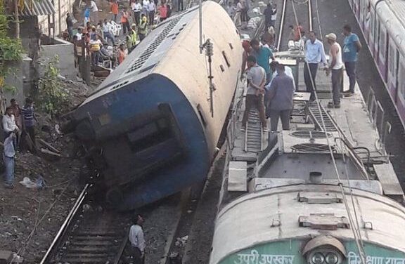 Rail car derails between Lower Parel and Elphinstone Road station