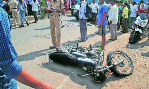 23-year-old riding triple seat dies in a bike accident at Worli