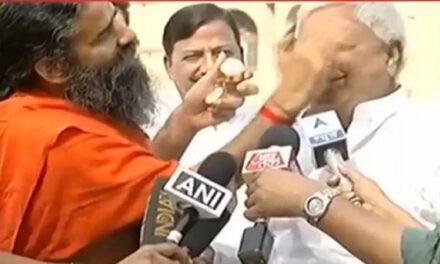Lalu Prasad’s Patanjali endorsement lands him a free rub from Ramdev