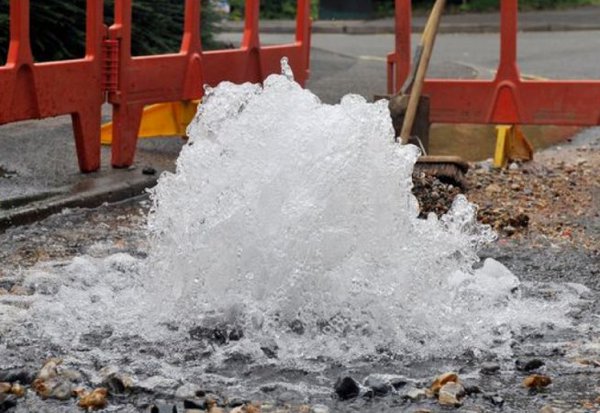 BMC turns a blind eye to pipeline burst at Dockyard Road