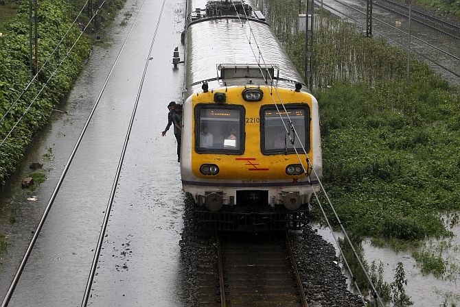 Central Railway cleans over 1 lakh metres of drains to get monsoon ready