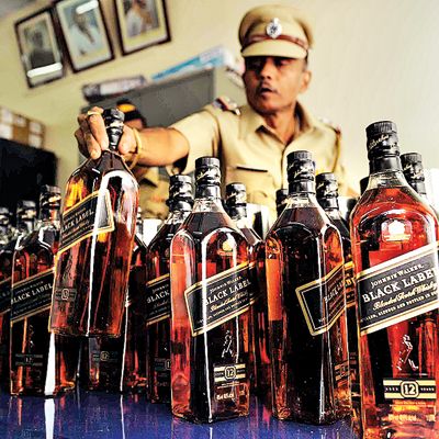 Cops catch duty-free liquor worth almost Rs 3 lakh at Kurla