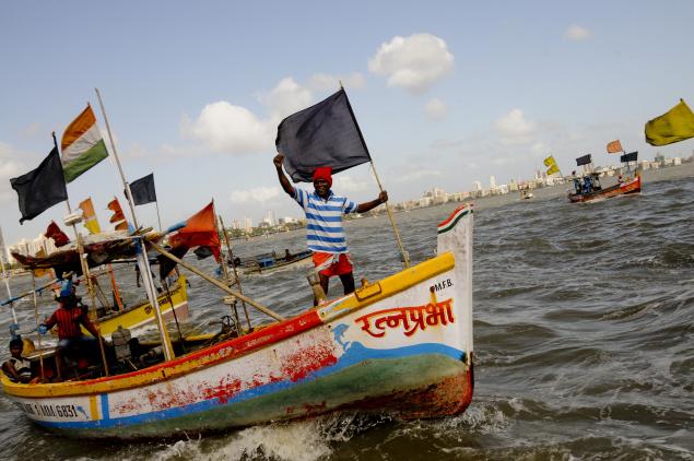 Fishermen organize 'boat morcha' to protest against Shivaji memorial site