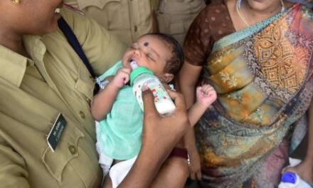 Mother tries to abandon her child at Malad police station