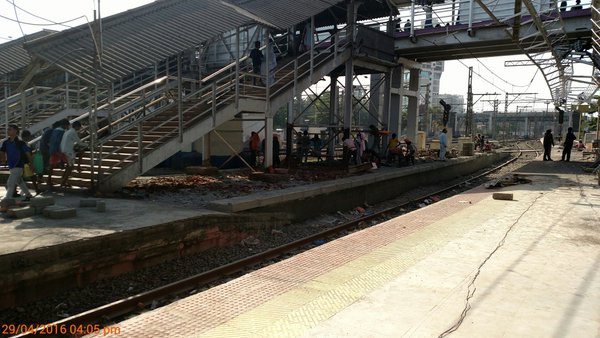 New platform being constructed at Mahim station