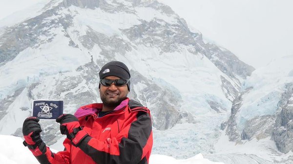 Rafiq Shiakh becomes the first cop in Maharashtra to conquer Mount Everest