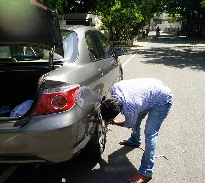 Uber driver turns mechanic, repairs passenger’s flat tire instead of giving him a ride