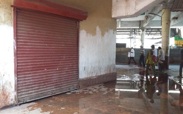 Water wastage at Thane railway station