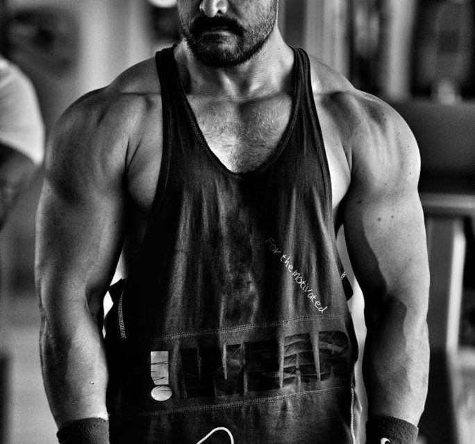 Aamir shows off his newly sculpted physique after losing 25 kgs