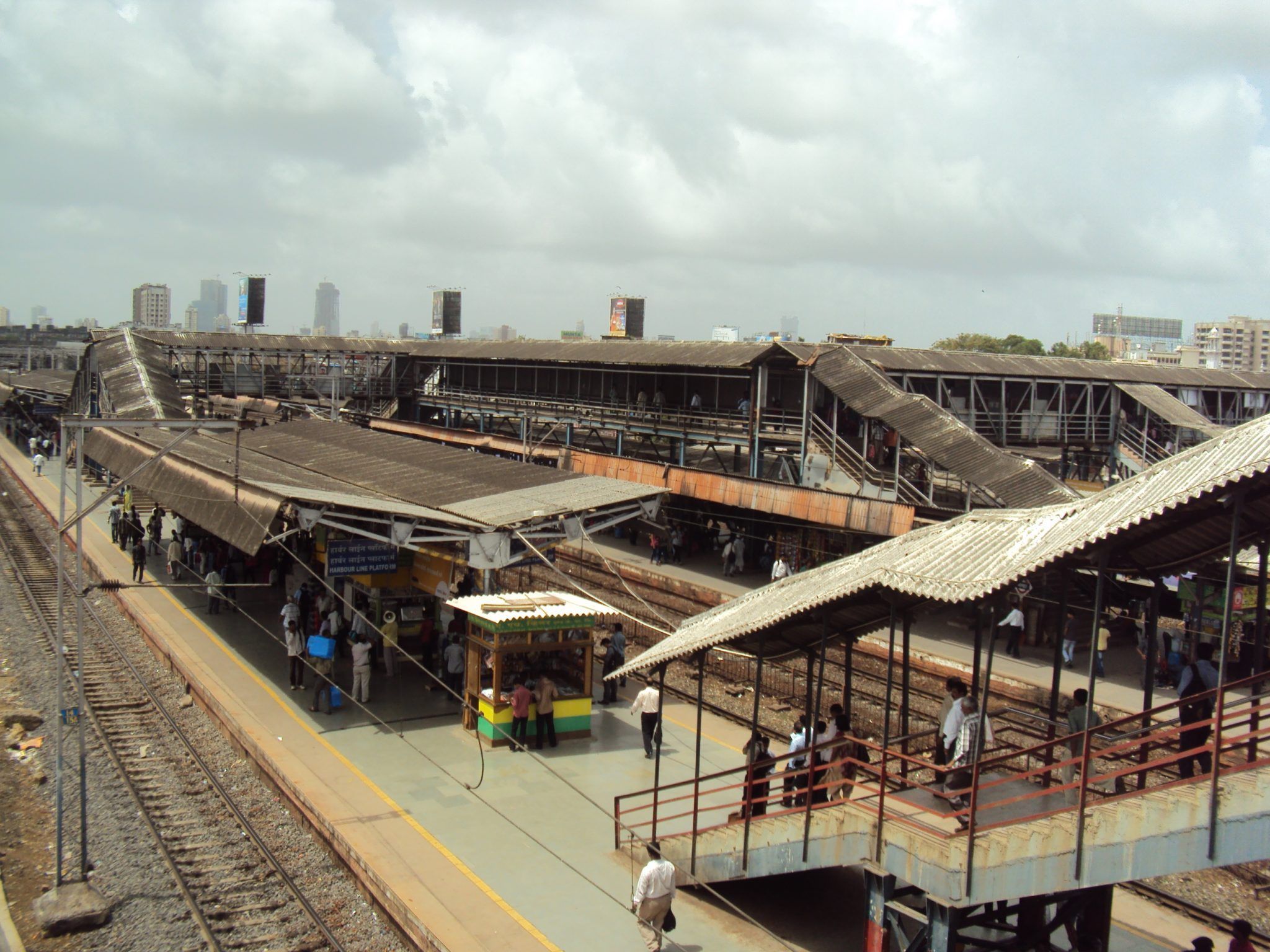 Bandra, Kandivali and Goregaon railway stations get new facilities