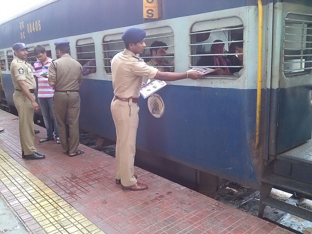 Engineer arrested for molesting minor on Mumbai-Ahmedabad train