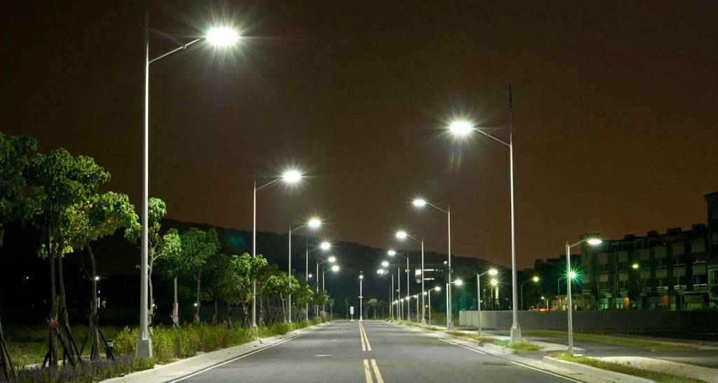 For painting city's streetlights, BEST quotes 50% more than private contractors