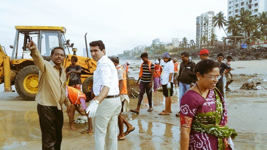 Residents collect almost 1.5 lakh garbage from Versova beach in 3 days 3