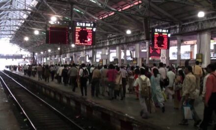 Technical glitch at Bandra station delays Harbour and Western line trains